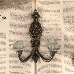 Gancio da parete, appendiabiti vintage con pomello in vetro sfaccettato, doppio gancio decorativo per asciugamani, gancio per gioielli, gancio per cappelli, gancio per borse, giglio