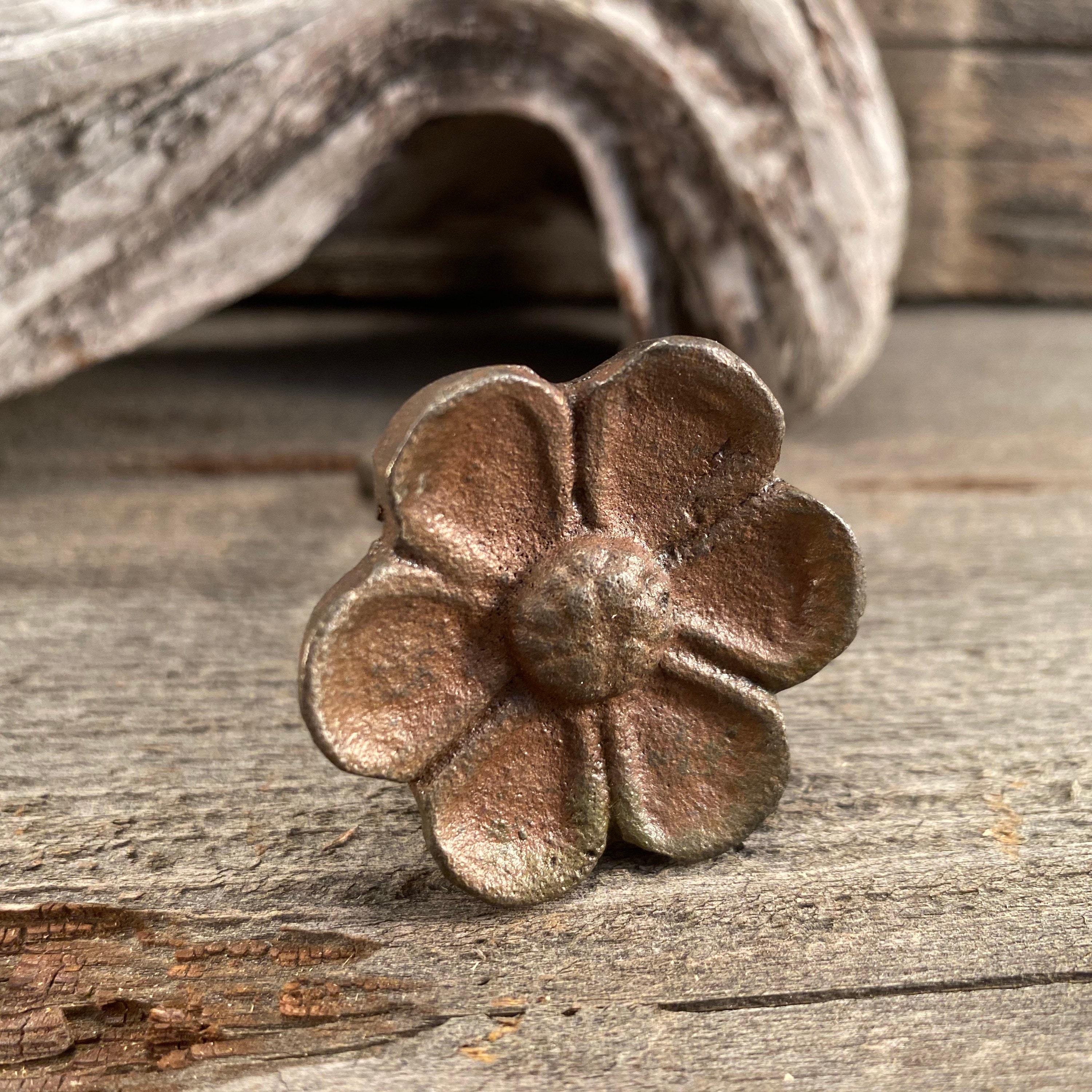 Perilla de hierro fundido perilla de la flor cajón tirar | Etsy