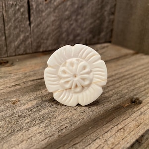 Bone Resin Knob Ivory Tone Round Drawer Knob, Dresser Knob, Cabinet Knob, Cabinet Hardware, Kitchen Door Pull, Flower Shaped Knob