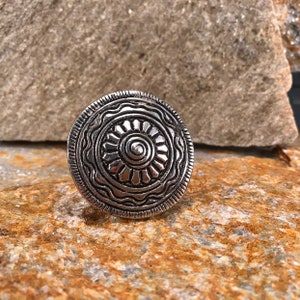 Perilla de metal ornada de protección del mediterráneo | Etsy