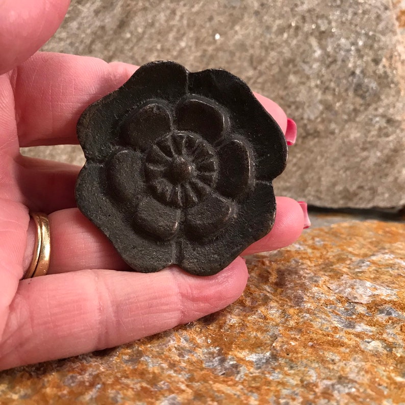 Cabinet Replacement Knob Floral Design Large Flower Bronze Metal Knob Cast Iron Flower Knob Metal Dresser Drawer Pulls Knobs and Pulls