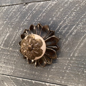 Perilla de cerámica, perilla de cerámica beige grande con placa posterior de lotus, tirador de cajón único, hardware de gabinete, tirador de cajón de tocador, artículo# KNOB141