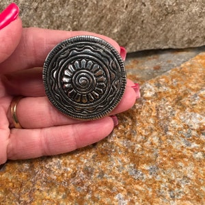 Perilla de metal ornada de protección del mediterráneo | Etsy