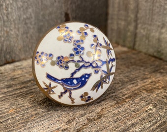 Pomello in ceramica dipinto a mano, con motivo floreale e uccellino, finiture dorate. Ferramenta per la casa e il fai da te.