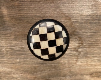 Bone Resin Wood Knob, Black & White Checkers, Round Drawer Knob, Dresser Knob, Cabinet Knob, Cabinet Hardware, Kitchen Door Pulls
