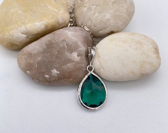Collar de lágrima de esmeralda / Collar de lágrima de cristal de esmeralda / Collar de plata esterlina de esmeralda / Joyería con piedra de nacimiento de mayo / Regalo para ella