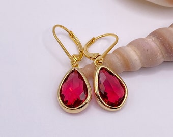Druppeloorbellen van robijnglas | Robijnrode hanger gouden oorbellen | Geboortesteenoorbellen juli | Robijnrode oorbellen | Cadeau voor haar | Verjaardagscadeau juli