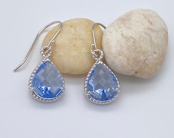 Pendientes colgantes de cristal Art Déco azul zafiro claro / Pendientes colgantes de plata de ley azul claro / Regalo para ella / Regalo para dama de honor