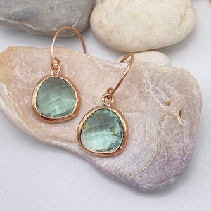 Orecchini pendenti in oro rosa con erinite / Orecchini pendenti in vetro erinite in oro rosa / Regalo per lei / Regalo per damigella d&#39;onore / Orecchini in oro rosa