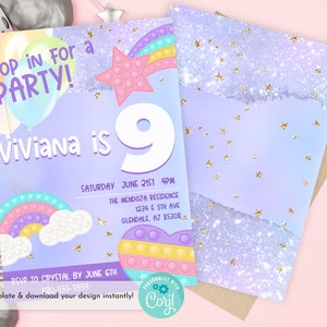 Puede incluir: Invitación de fiesta de cumpleaños con un tema morado y lavanda. Destaca el texto "POP IN FOR A PARTY!" y "Viviana cumple 9 años". Incluye un arcoíris, globos y un diseño de juguete pop-it.