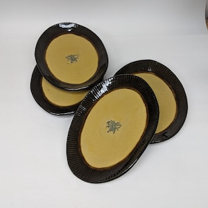 Platos de cerámica con abeja, platos de cerámica con abeja, juego de platos, platos hechos a mano, abeja, plato, cerámica hecha a mano, alfarería hecha a mano, cerámica, alfarería