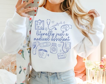 Sudadera con texto "Literalmente, solo una asistente médica" MA Regalos para asistentes médicos Regalo de graduación para asistentes médicos Garabatos de la semana del asistente médico