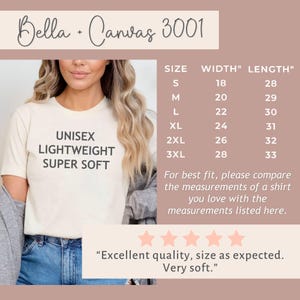 Peut inclure: Un t-shirt blanc unisexe avec le texte "UNISEX LIGHTWEIGHT SUPER SOFT" imprim&eacute; sur le devant. Le t-shirt est port&eacute; par une personne. Un tableau des tailles est inclus avec le texte "SIZE", "WIDTH"
