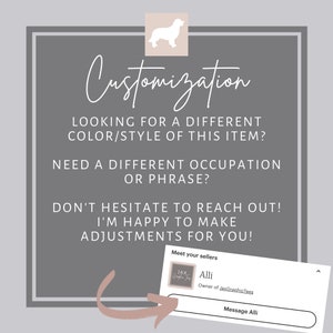 Op de afbeelding: Een afbeelding met een wit silhouet van een hond en tekst die luidt: "Aanpassing"  "Op zoek naar een andere kleur/stijl voor dit item?"  "Heeft u een ander beroep of zin nodig?"  "Aarzel niet om contact op te nemen! We maken graag aanpassingen voor u!"  "Maak kennis met uw verkopers"  "JAX Alli Eigenaar van JaxGraphicTees"  "Bericht naar Alli"