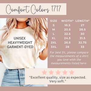 K&ouml;nnte beinhalten: Ein wei&szlig;es Unisex-T-Shirt aus schwerem, garment-gef&auml;rbtem Stoff mit dem Aufdruck "UNISEX HEAVYWEIGHT GARMENT-DYED" auf der Vorderseite. Eine Gr&ouml;&szlig;entabelle mit Ma&szlig;en in Zoll f&uuml;r die Gr&ouml;&szlig;en S bis 3XL ist abgebildet.