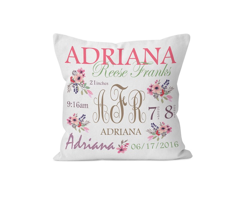 Puede incluir: Almohada blanca con dise&ntilde;o floral rosa y el texto "ADRIANA Reese Franks 21 pulgadas 9:16am H&R ADRIANA Adriana 06/17/2016"