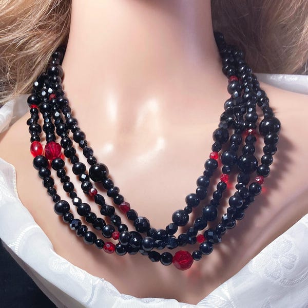 Collana multifilo in cristallo nero fatta a mano