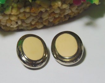 Vintage Cream and Gold Tone Clip On Earrings