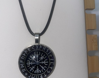 Men's Nordic Vegvisir Necklace - Viking Runes Compass Pendant Talisman - Norse Charm (Silver)