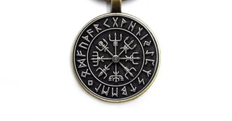Men's Nordic Vegvisir Necklace - Viking Runes Compass Pendant Talisman ...