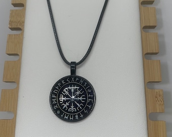 Men's Nordic Vegvisir Necklace - Viking Runes Compass Pendant Talisman - Norse Charm (black)