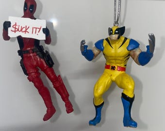 Conjunto de 2 adornos navideños para árbol de Navidad con los personajes de Deadpool y Wolverine
