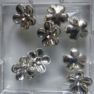 Charms, Flower Charms, Light Silver Tone Flower charms with one loop. This listing is for 8 Charms.
