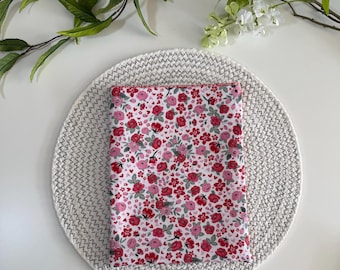 Boekenhoes | Gewatteerde boekomslag | Boekhouder | E-readerhoes | Bloemen | Moederdagcadeau | Boekachtig cadeau | Romance Reader | Cottage Core