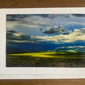 Cartão de felicitações fotográfico Montana Storm over Prairie 5 X 7 em branco por dentro