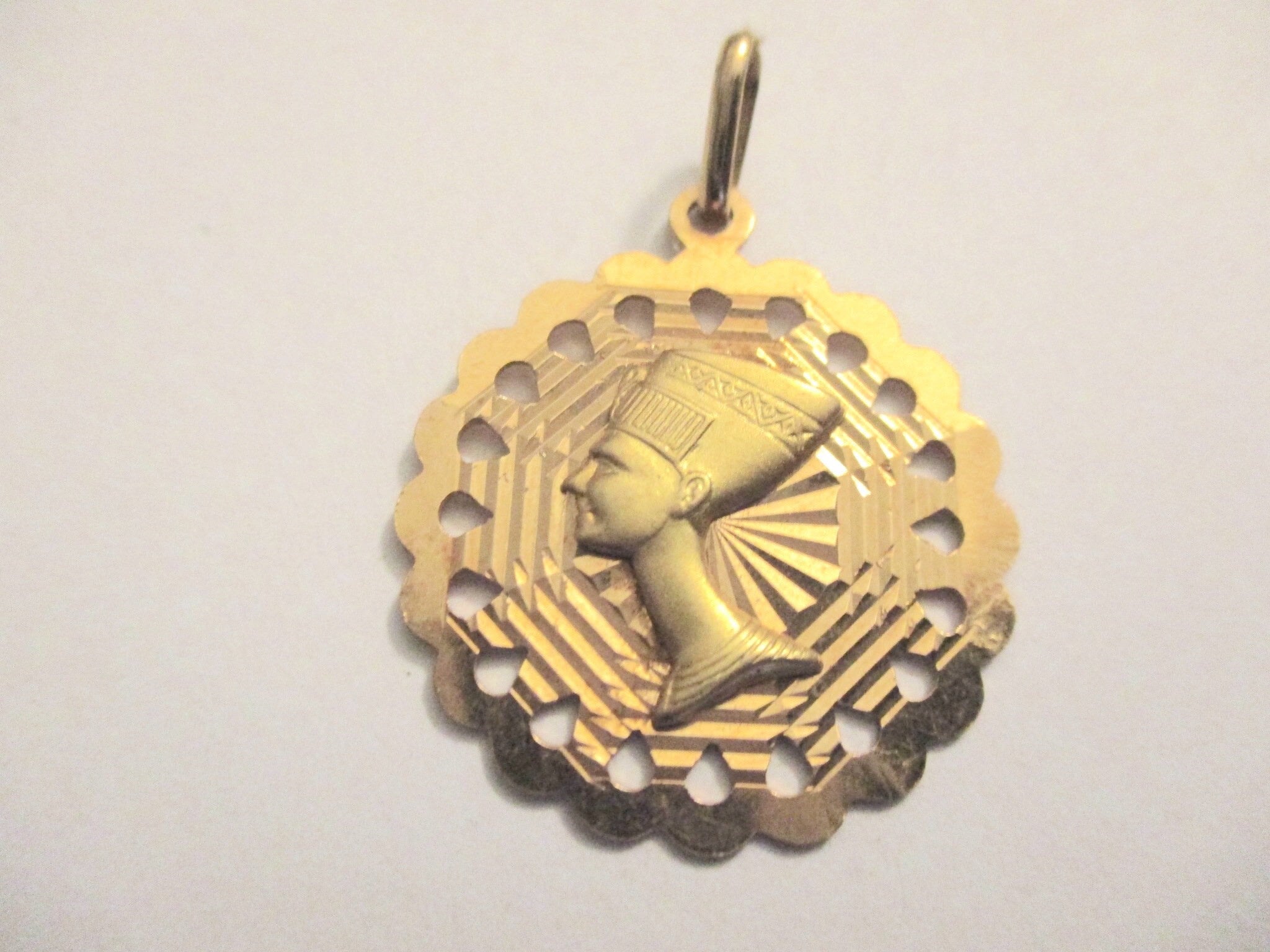 Nefertiti medallion shop