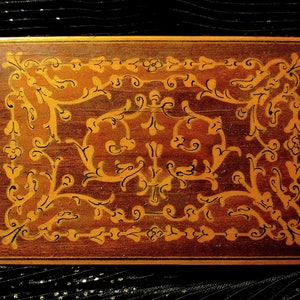 Vintage Italian Wooden Box: Inlaid Floral Design