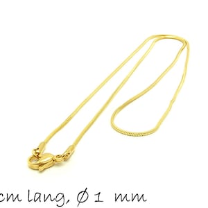 Peut inclure: Un collier chaîne en or avec un fermoir à ressort. La chaîne mesure 45 cm de long et 1 mm d'épaisseur.