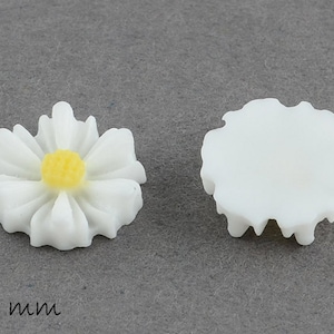 6 cabochon a forma di margherita in bianco, 9 x 2,5 mm