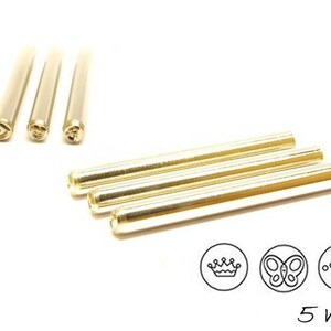 Peut inclure: Trois outils de poinçonnage en métal doré avec des motifs différents : une couronne, un papillon et un cœur. Les poinçons ont un diamètre de 5 mm et sont présentés sur un fond blanc.