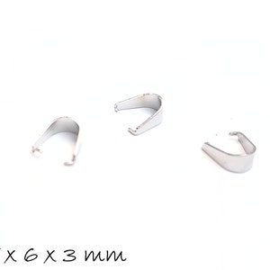 Puede incluir: Tres anillos de salto de metal plateados, cada uno mide 6,5 x 6 x 3 mm. Estos anillos están diseñados para sujetar dijes, colgantes u otros componentes de joyería.