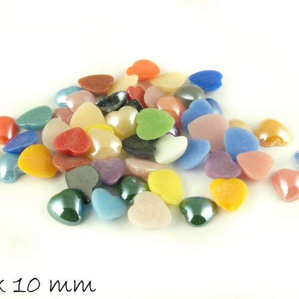 30 herzförmige opake Glas Cabochons 10 x 10 mm