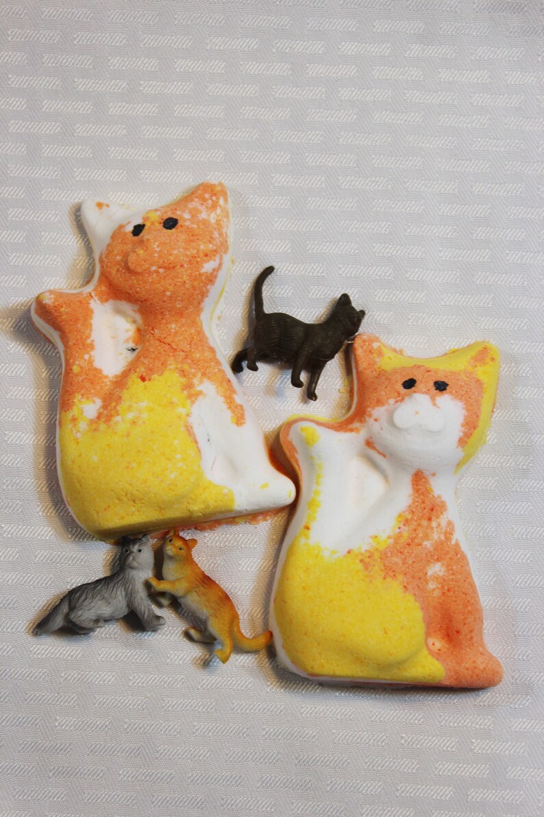 Kitty Cat Surprise Bath Bomb // Cat Bath Bomb // Cats // Crazy - Etsy