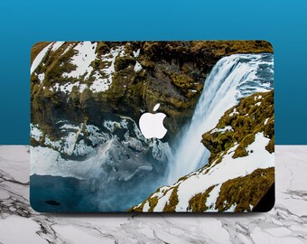 Icelandic Waterfall Macbook-hoes: MacBook Pro 14 A3112, MacBook Pro 16 A2991, MacBook Air 13 A3240, McBook Air 15 A3241,