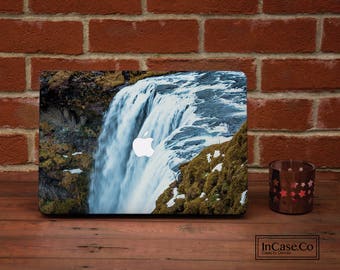 Skogafoss Waterfall Macbook-hoes: MacBook Pro 14 A3112, MacBook Pro 16 A2991, MacBook Air 13 A3240, McBook Air 15 A3241,