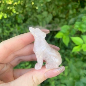 Carved Howling Rose Quartz Wolf (Qty: 1)