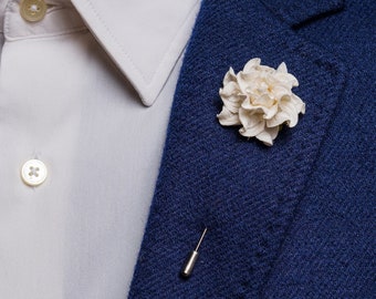 Curly Floral Lapel Pin in Ecru & White Color - Hydrangea Brooch Pin, Cream Men Lapel Pin, Wedding Flower Pin, Suit Accessories, Groom Lapel