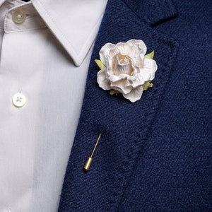 Real flower brooch for suit hotsell