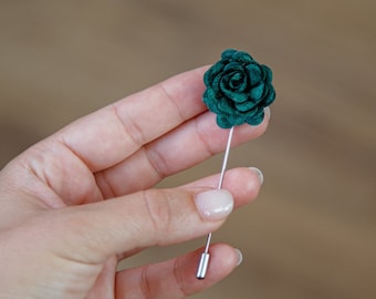 Smaragdgrüne Nelke Anstecknadel, Anzug Boutonniere, Trauzeuge-Stick-Pin, kleine Blumenbrosche im Stil der 1940er Jahre, Business-Party-Knopfloch