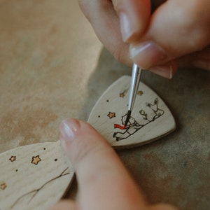 Regalo personalizzato per bambini, papillon in legno ragazzo/ragazza, papillon Piccolo Principe, piccolo regalo per bambini, papillon inciso e dipinto immagine 4