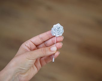 Broche de flor plateada brillante, broche floral para el cuello, broche de solapa de rosa plateada para boda, boutonniere de flor metálica