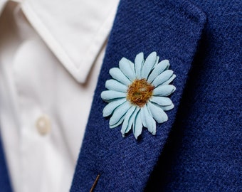 Daisy Anstecknadel, Stoff Blume Pin, Daisy Boutonniere, Blume Anstecknadel, Männer Boutonniere, Hochzeit Anstecknadel, Anzug Accessoire, Dasiy Pin Brosche