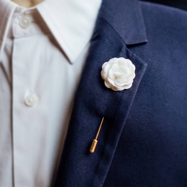 Männer Anzug Blume, Hochzeit Revers Pin, Anzug Revers Männer, weiße Brosche, Trauzeuge Pin, Groomsmen Brosche, Revers Blume Pin, weiße Boutonniere