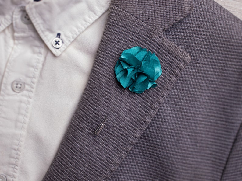Men's Flower Blue Lapel Pin main image 0