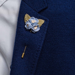 Spilla da bavero con fiore di carta azzurro cielo, fiore all'occhiello azzurro, accessori per abiti da uomo, piccolo regalo floreale per lui, regalo da uomo elegante