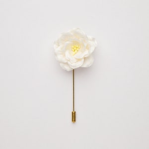 White Gardenia Boutonniere Pin, Cream Groom Stick Pin, Pin for Suit, Floral Boutonniere, Wedding Gardenia Brooch Lapel Pin, White Flower Pin image 3